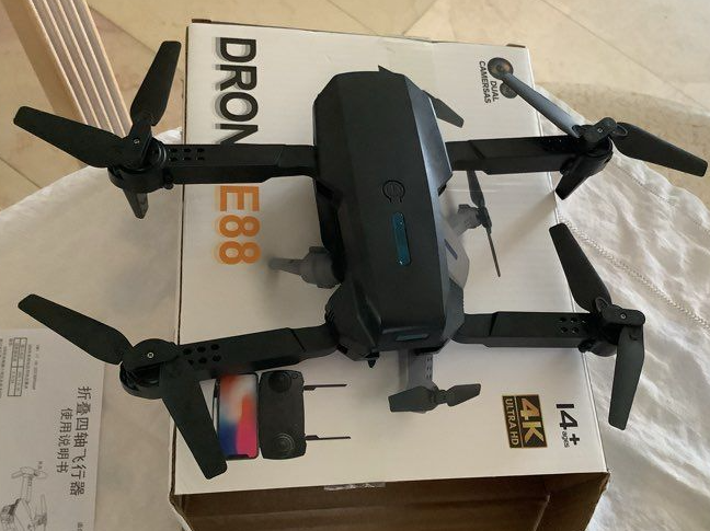 Drone E88 neuf